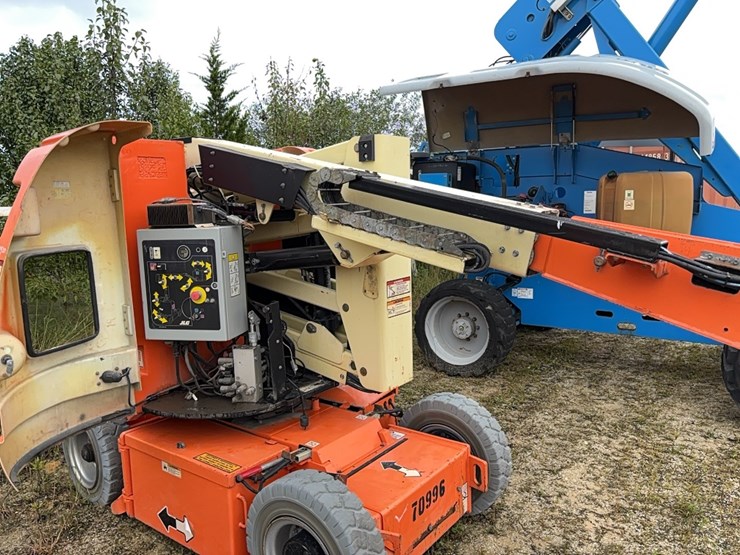 jlg-e300aj-image-8