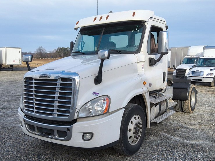 2020-freightliner-cascadia-125-image-1
