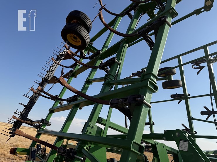 2023-john-deere-2430-image-11