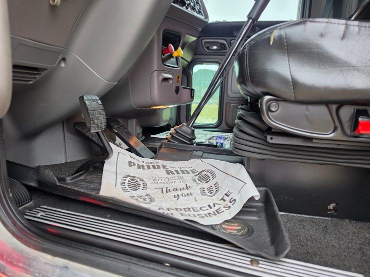 2018-peterbilt-389-image-60