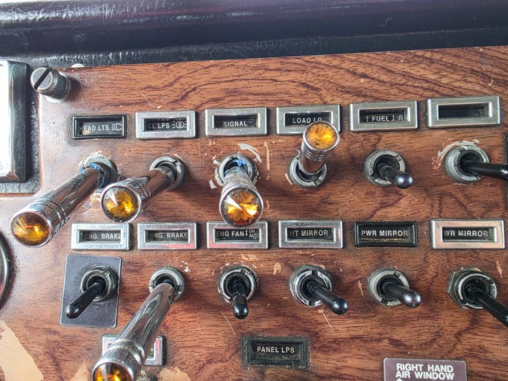 1996-peterbilt-379-image-59