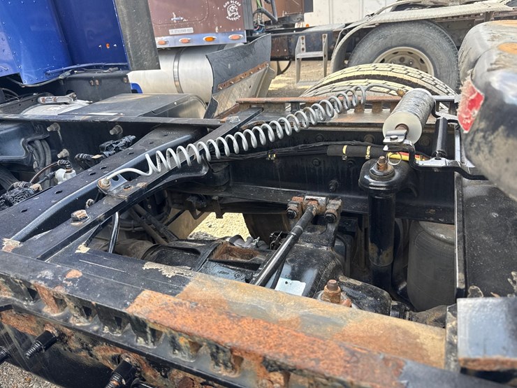 2019-peterbilt-579-image-14