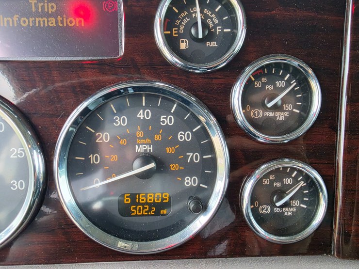 2018-peterbilt-389-image-75