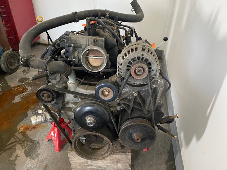 #17465-•-2004-chevy-6.0l-v8-engine-(arpin,-wi)-image-3