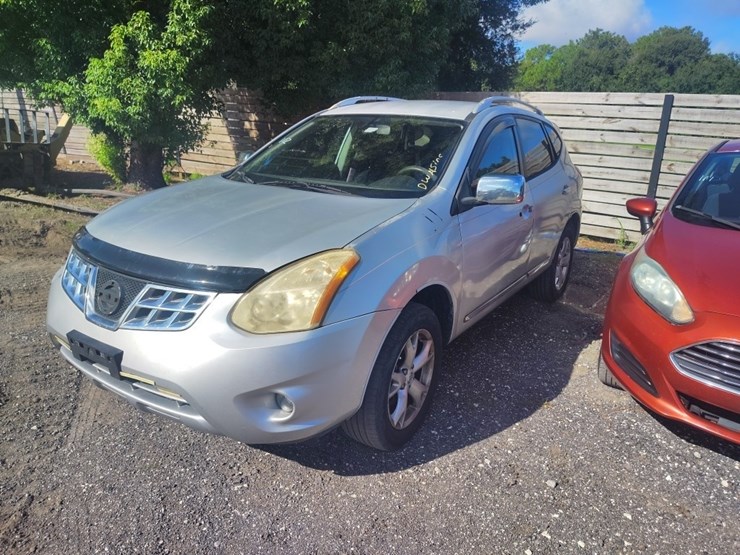 2011-nissan-rogue-image-2