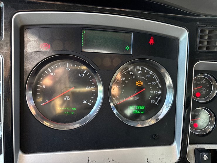 2010-kenworth-t800-image-40