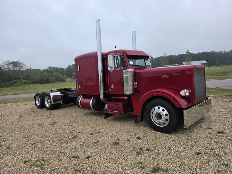 1996-peterbilt-379-image-23