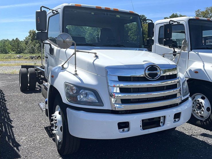 2019-hino-338-image-1