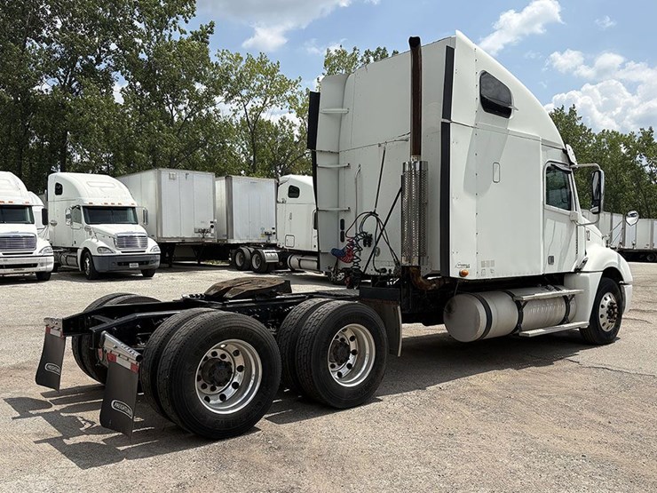 2014-freightliner-cl120-columbia-image-4