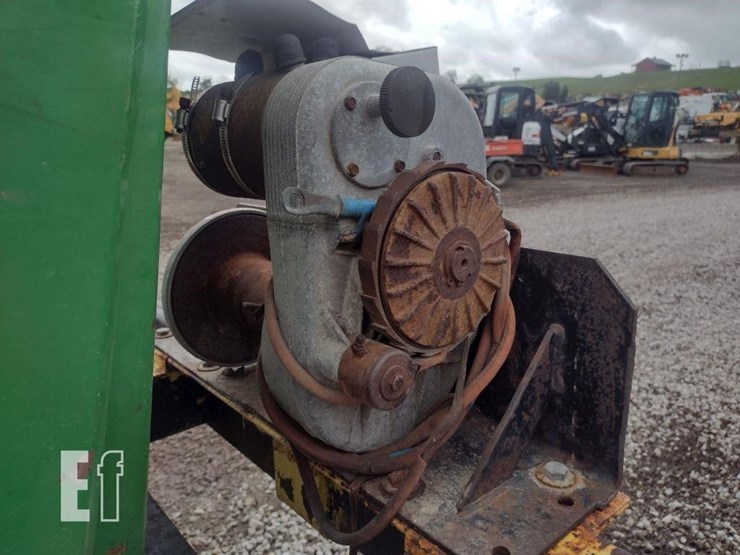 john-deere-2520-image-23