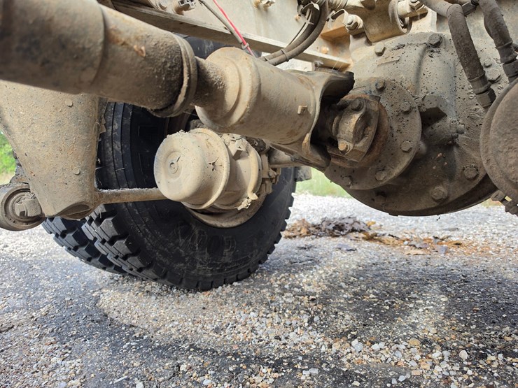2007-freightliner-m2-106-image-46