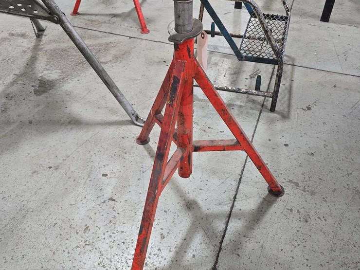 rigid-adjustable-pipe-stand,-2500lbs-image-2