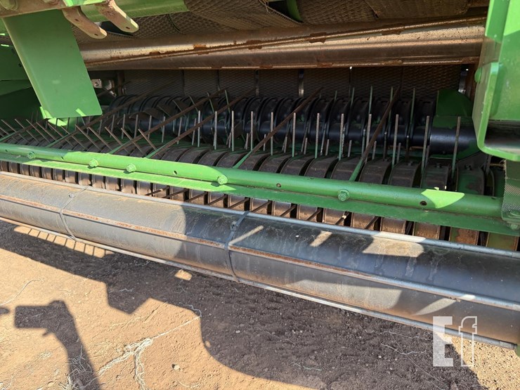 2019-john-deere-560m-image-10