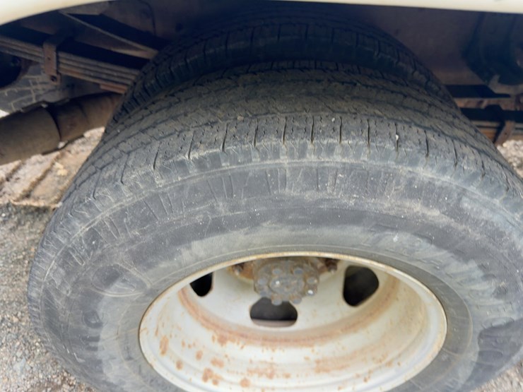 2013-chevrolet-3500hd-image-9