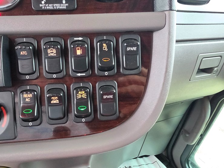 2018-peterbilt-389-image-67
