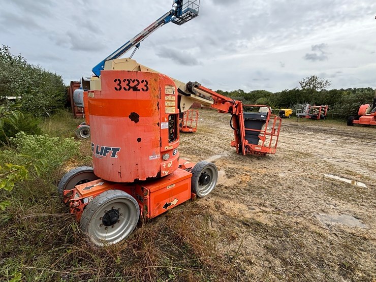 jlg-e300ajp-image-3