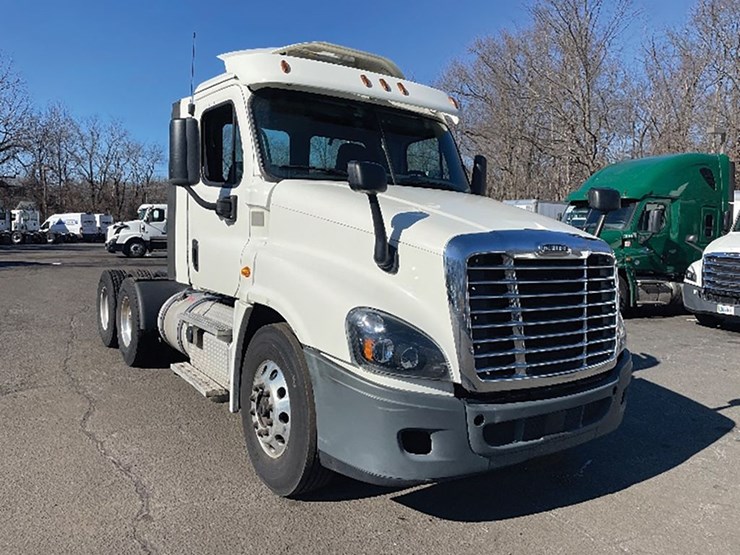 2018-freightliner-cascadia-125-image-1
