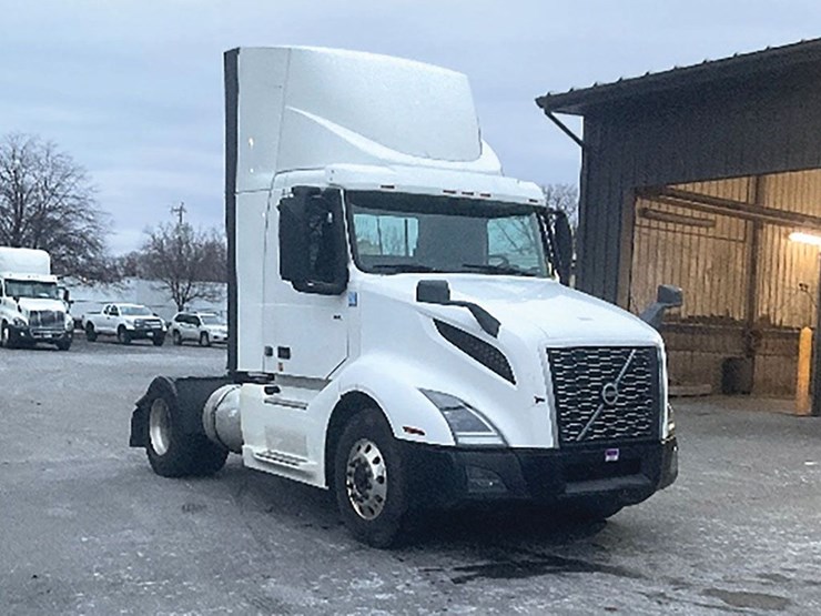 2019-volvo-vnr300-image-1