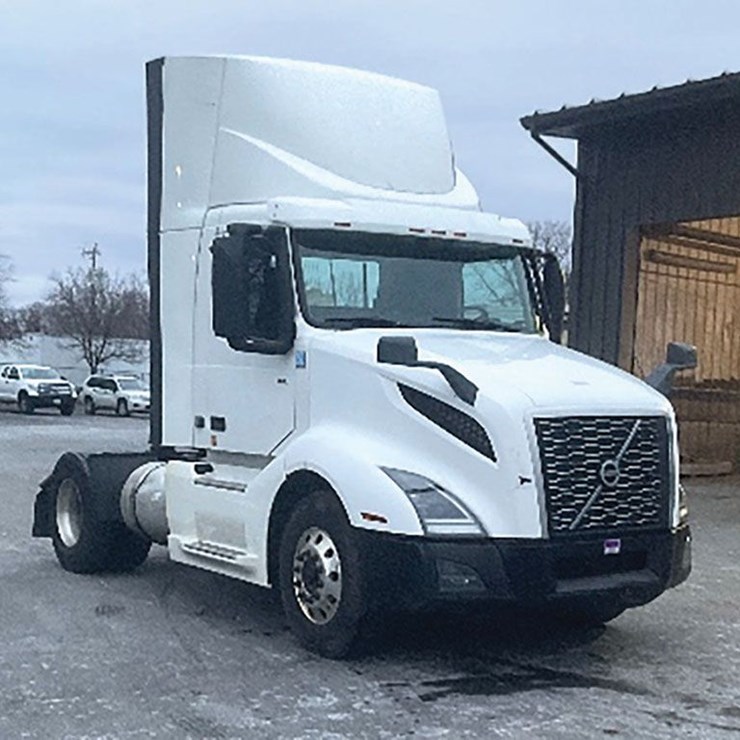 2019 VOLVO VNR300