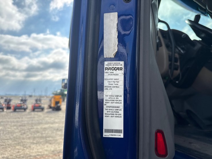2019-peterbilt-579-image-36