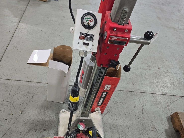 milwaukee-dymodrill-heavy-duty-diamond-core-concrete-drill-rig-motor,-drills-2-10'',-with-4-bits,-110-plug-in,-adjustable-height,-image-5