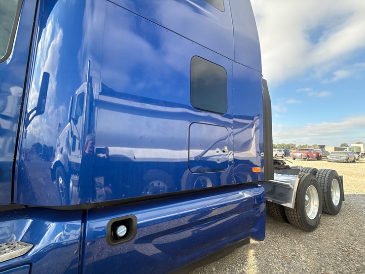 2019-peterbilt-579-image-32