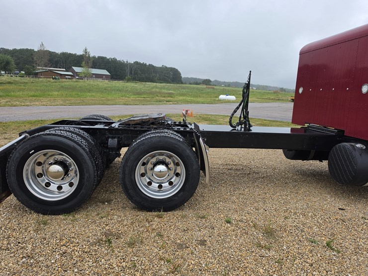 1996-peterbilt-379-image-86