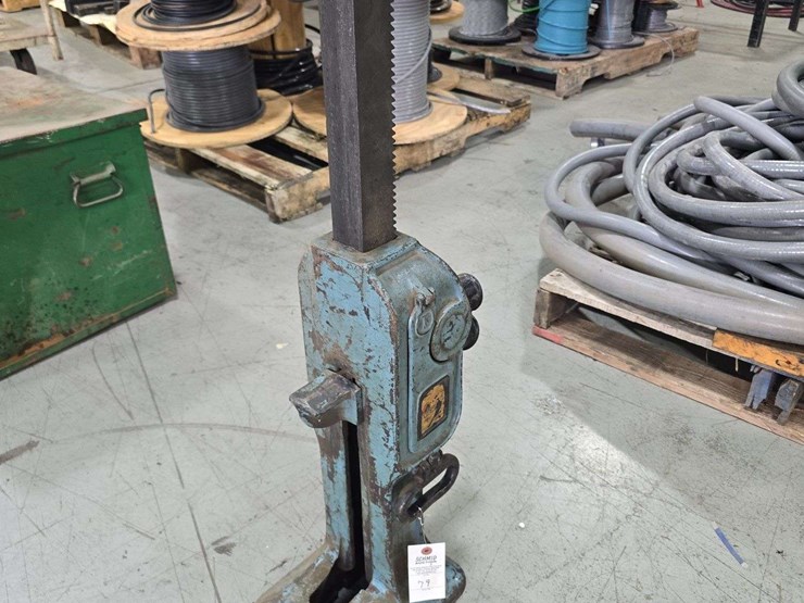 simplex-24-a-railroad-jack-image-1
