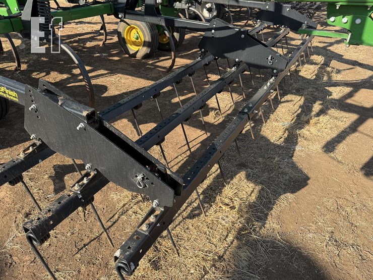 2023-john-deere-2430-image-21