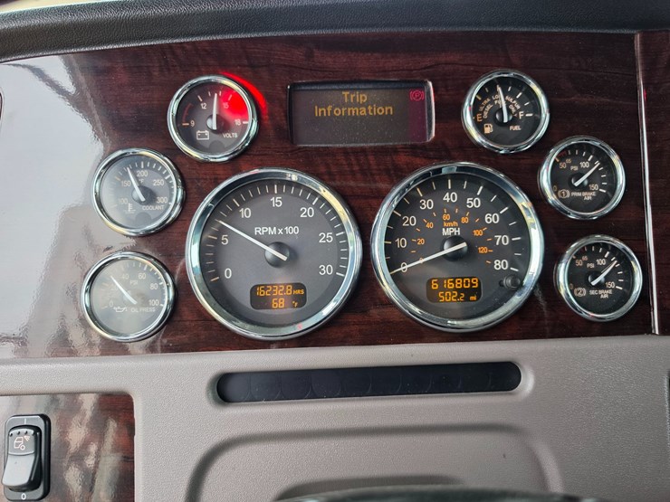2018-peterbilt-389-image-74