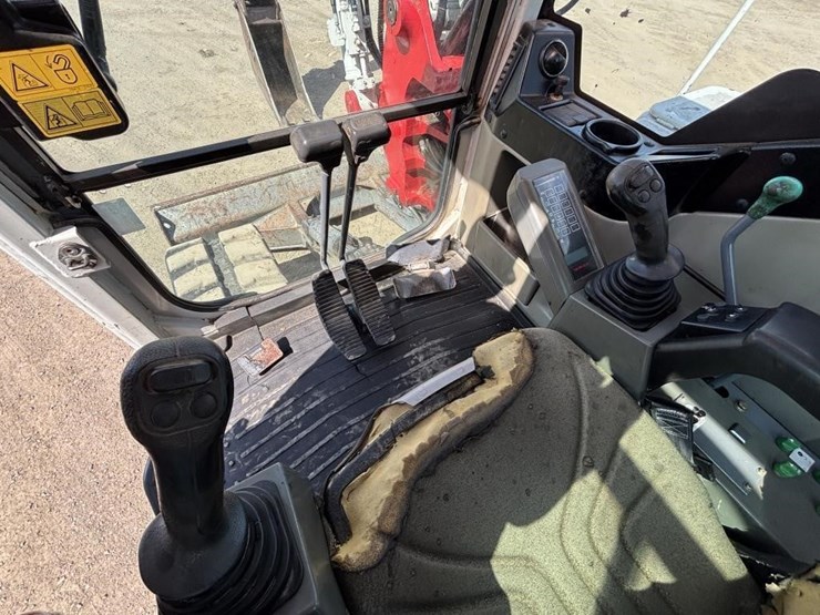 takeuchi-tb1140-image-30
