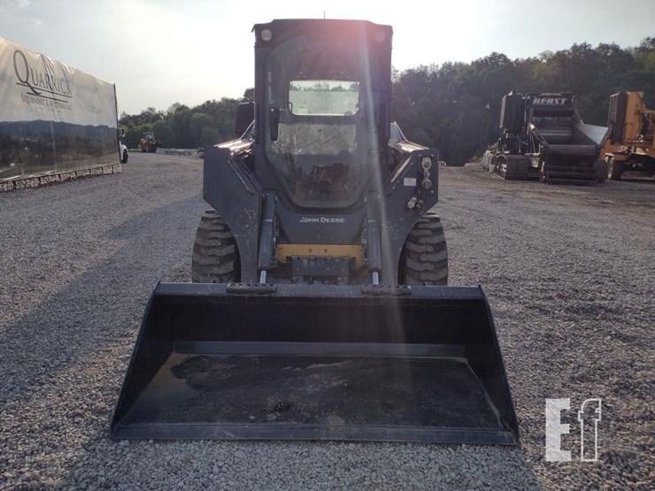 2019-deere-324g-image-2