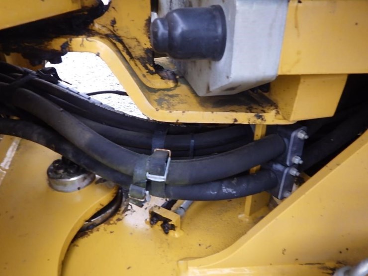 2014-deere-244j-image-17
