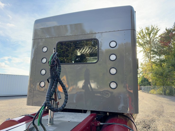 2002-kenworth-w900-image-14