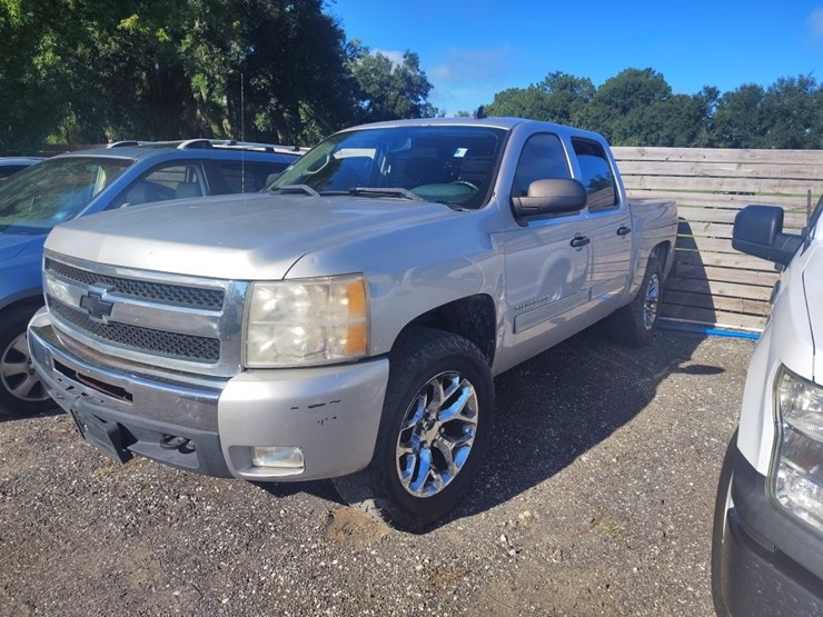 2011-chevrolet-silverado-1500-image-2