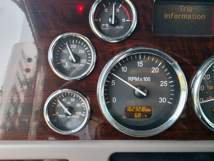 2018-peterbilt-389-image-76
