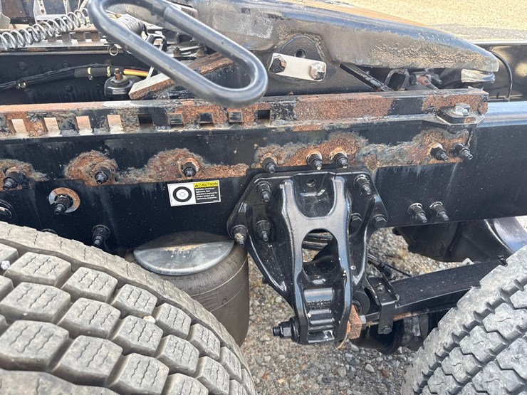 2019-peterbilt-579-image-12