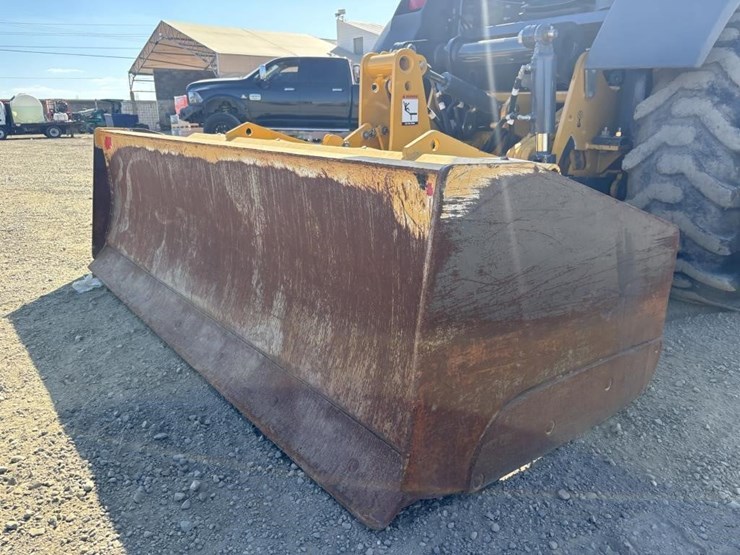 2021-deere-210l-image-19