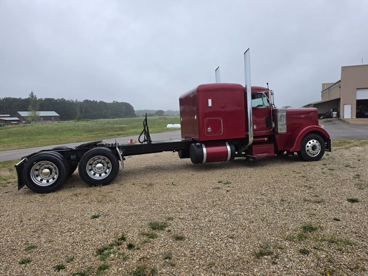 1996-peterbilt-379-image-17