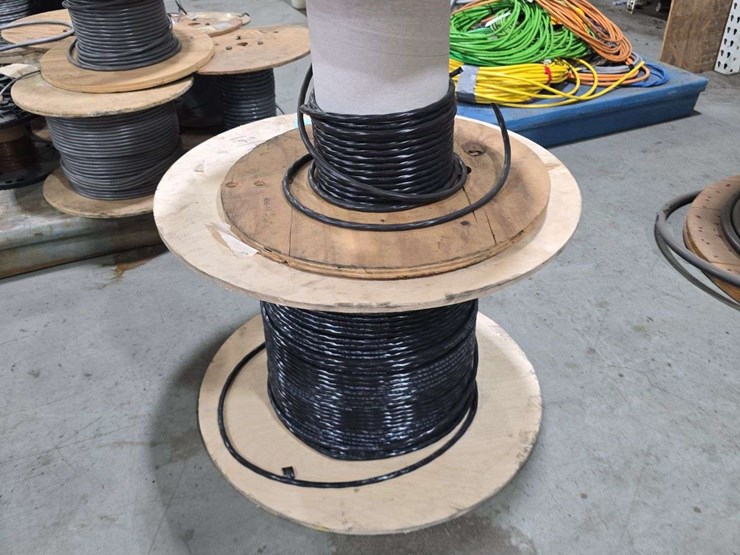 2-rolls-of-medium-size-cable,-4-stran-wire,-and-belden-multi-conductor-power-and-tray-cable,-4c12-12-awg-image-3