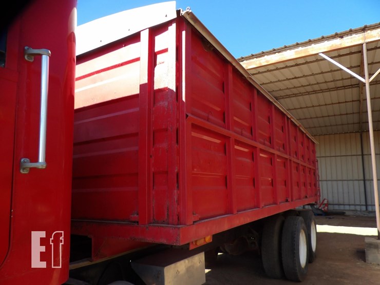 1984-freightliner-flc120-image-11