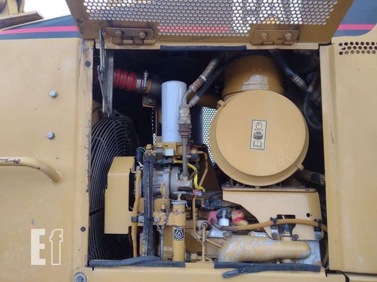 2006-caterpillar-d5n-xl-image-23