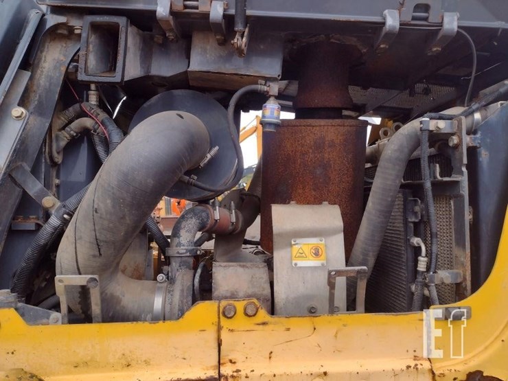 komatsu-d61ex-15e0-image-35