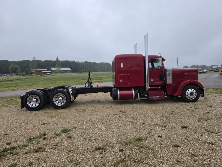 1996-peterbilt-379-image-18