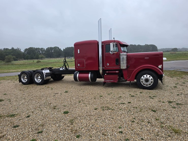 1996-peterbilt-379-image-21