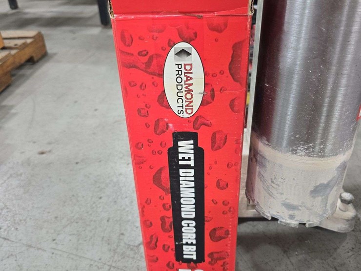 milwaukee-dymodrill-heavy-duty-diamond-core-concrete-drill-rig-motor,-drills-2-10'',-with-4-bits,-110-plug-in,-adjustable-height,-image-10