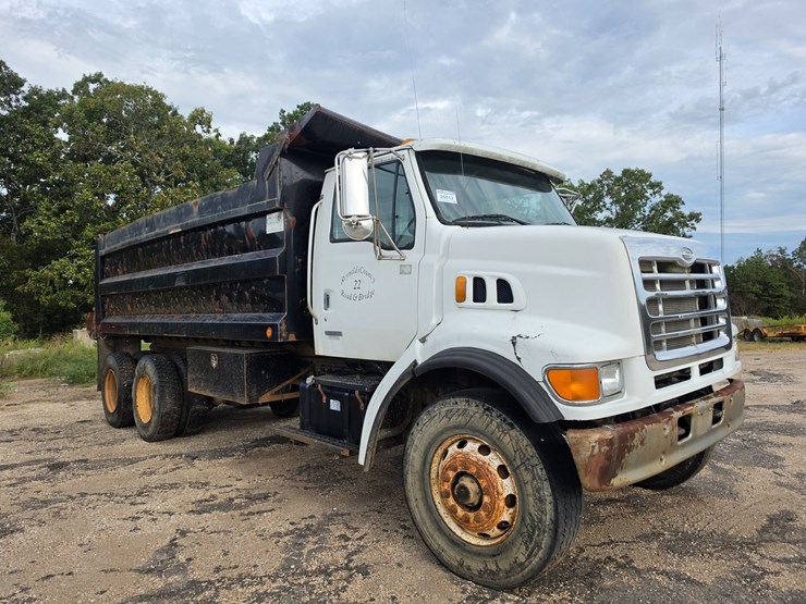2004-sterling-l7500-image-11
