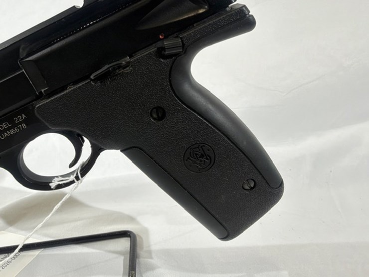 #16-•-smith-&-weson-22a-pistol-image-16