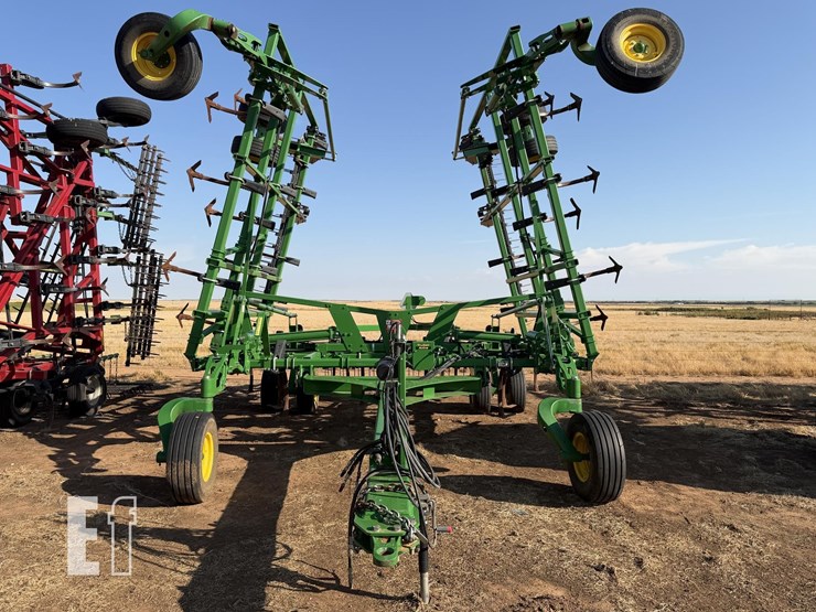 2023-john-deere-2430-image-7