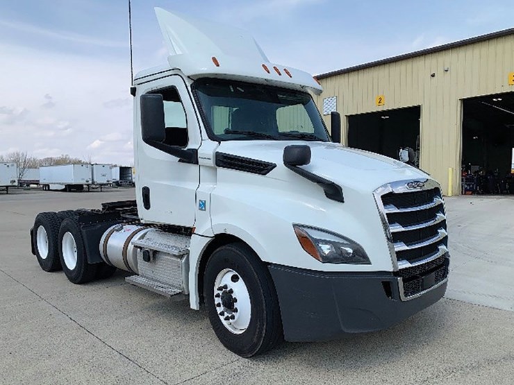 2019-freightliner-cascadia-126-image-1